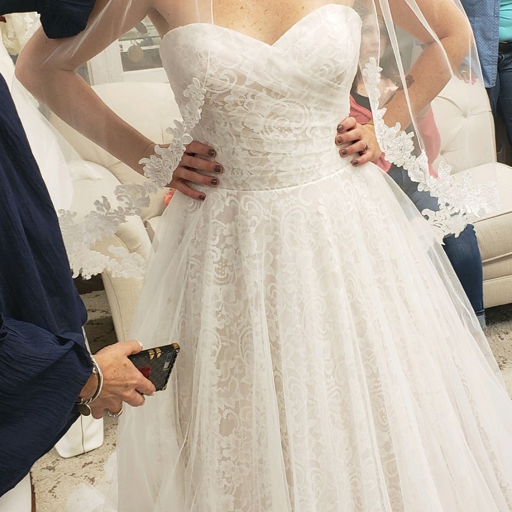 Tulle & Lace Wedding Ball Gown **New/Never Used**